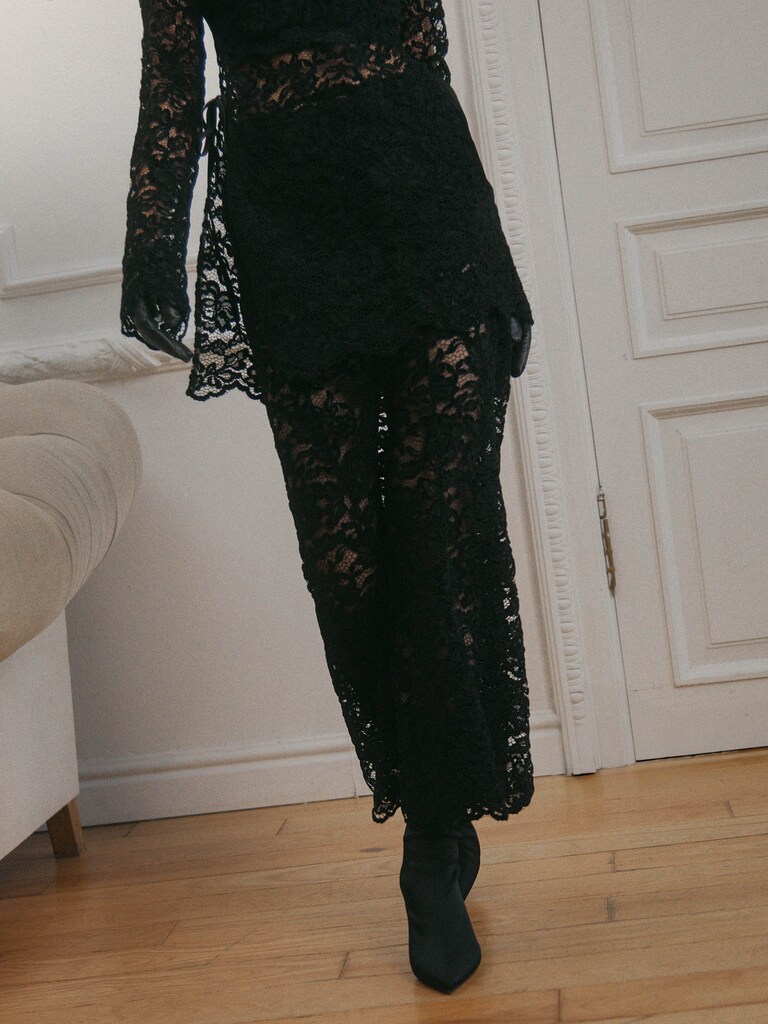 Midi guipure skirt with monochrome shorts