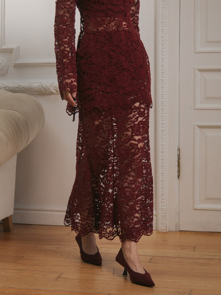 Midi guipure skirt with monochrome shorts