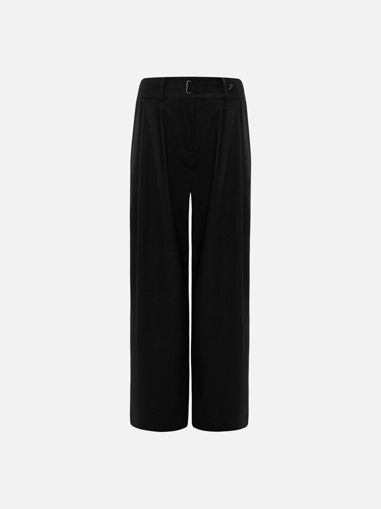 Loose trousers with snap at the waist