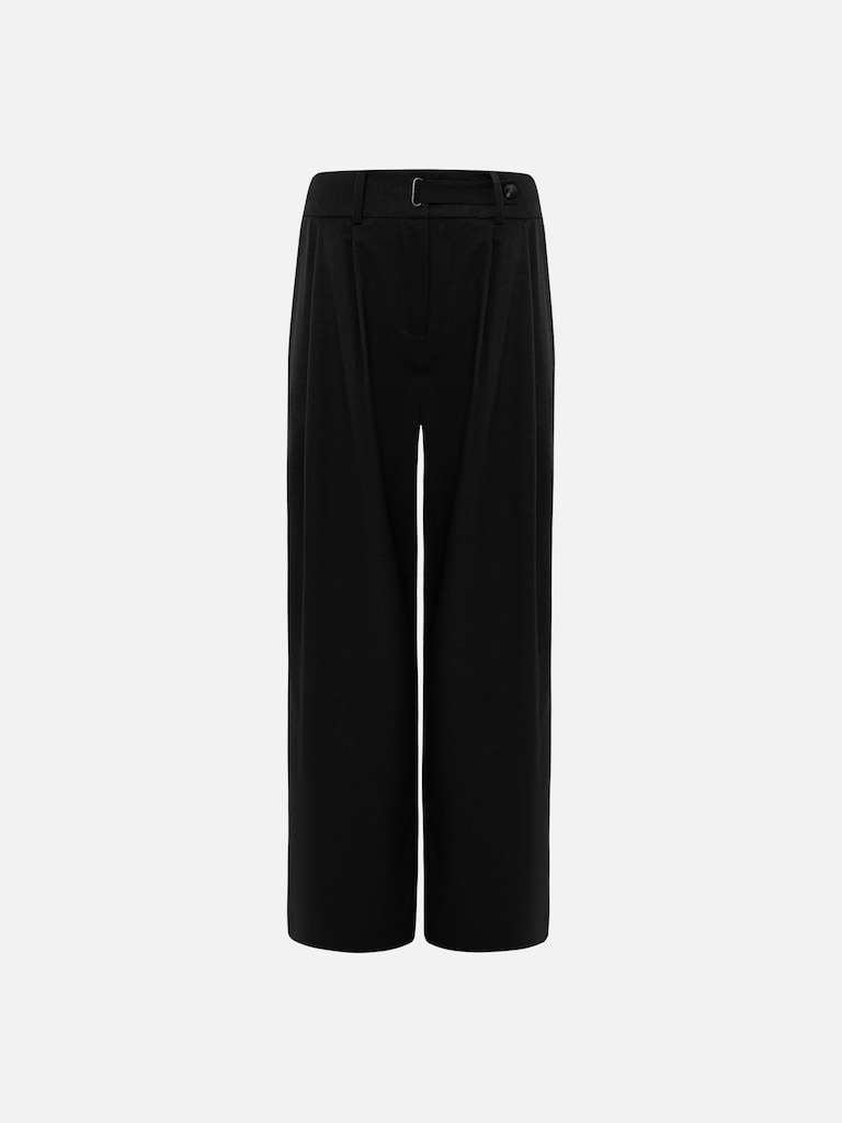 Loose trousers with snap at the waist