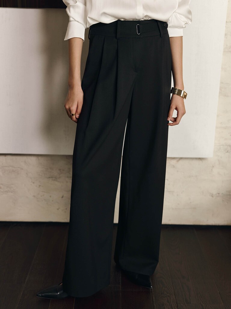 Loose trousers with snap at the waist