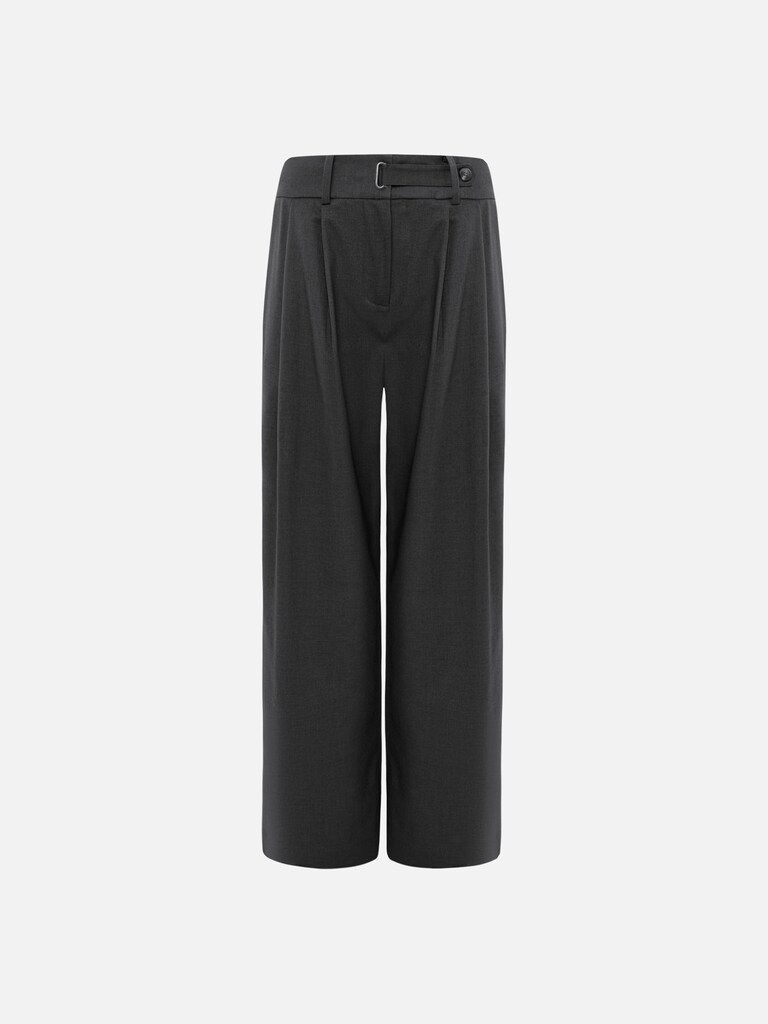 Loose trousers with snap at the waist