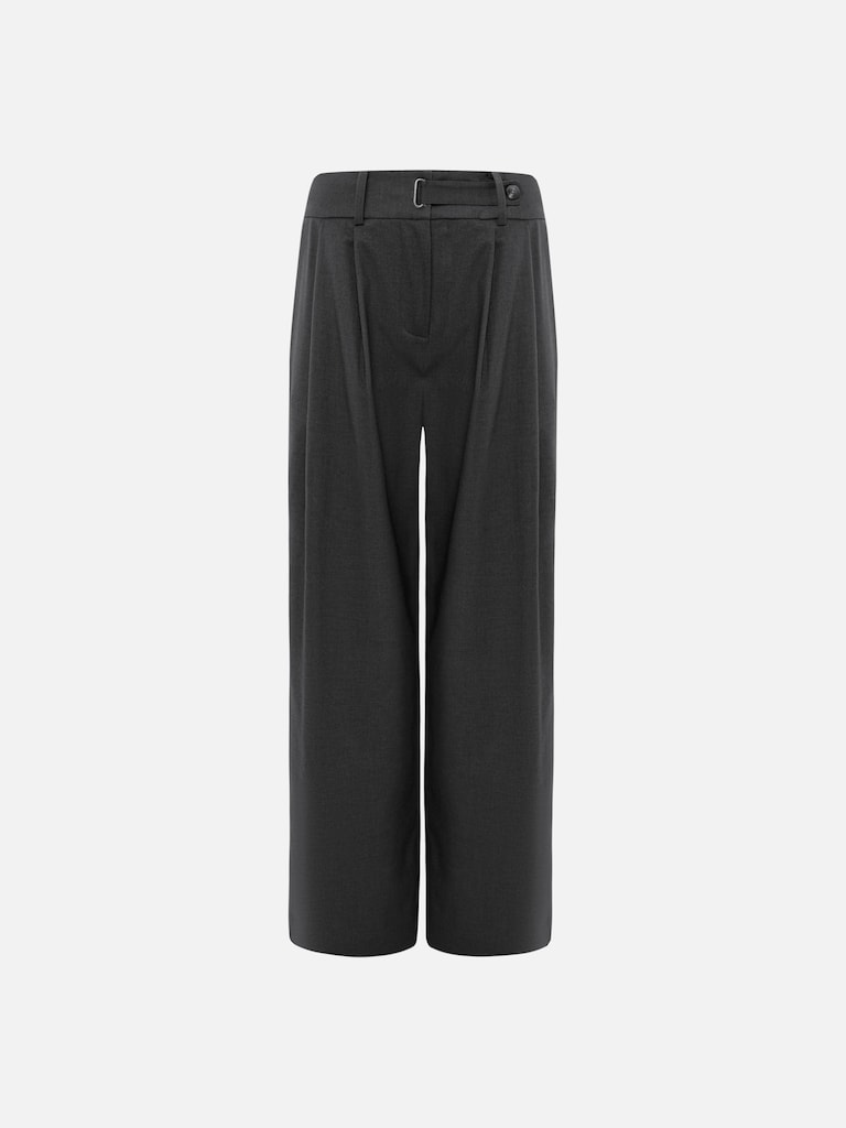 Loose trousers with snap at the waist