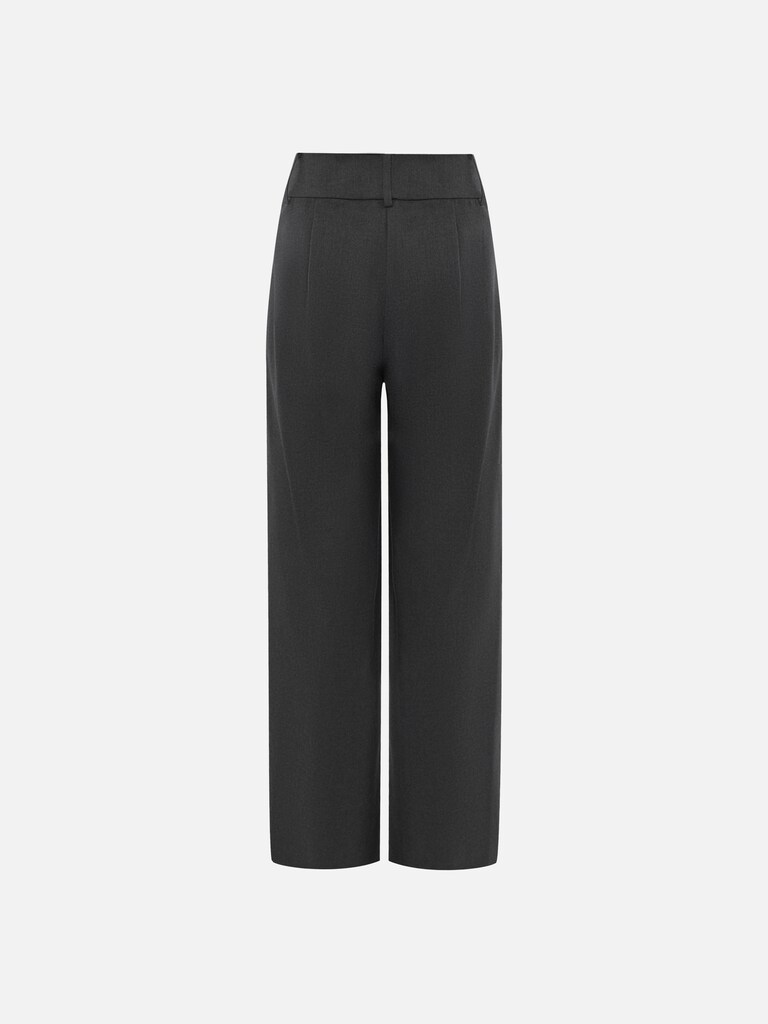 Loose trousers with snap at the waist