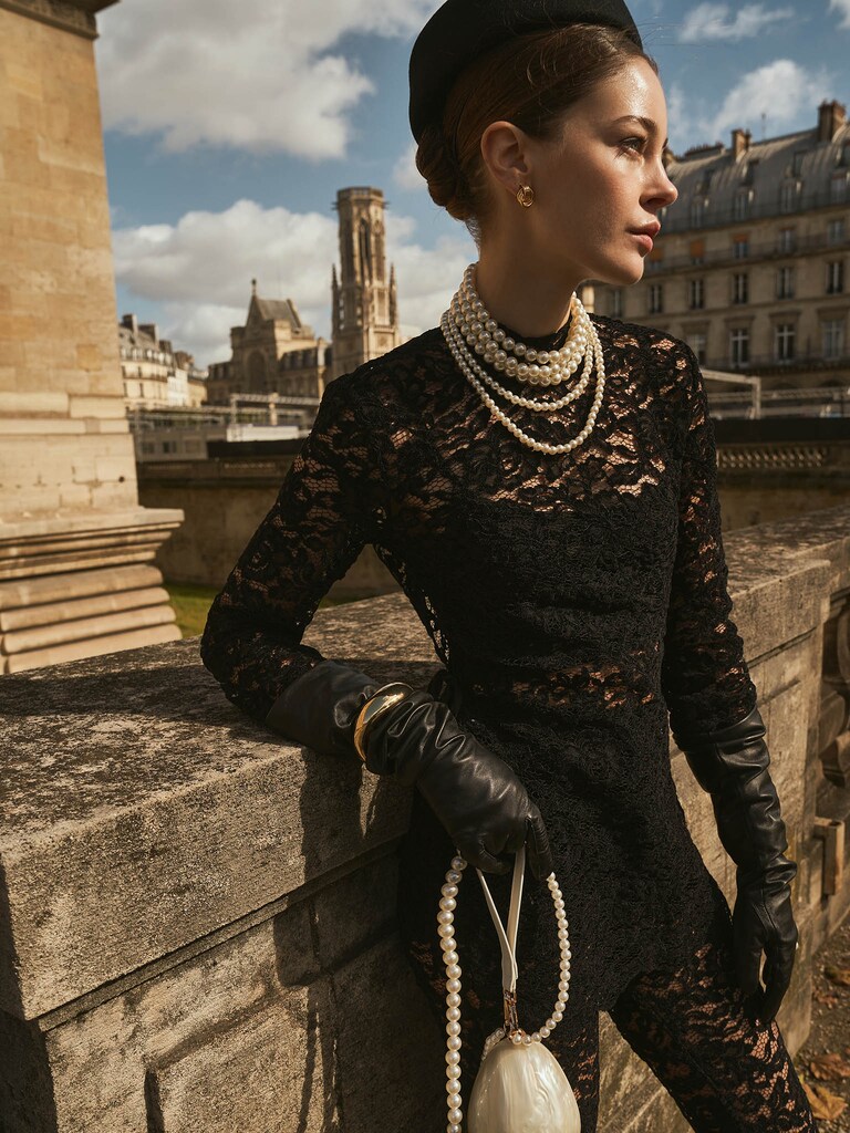 Guipure blouse with monochrome top