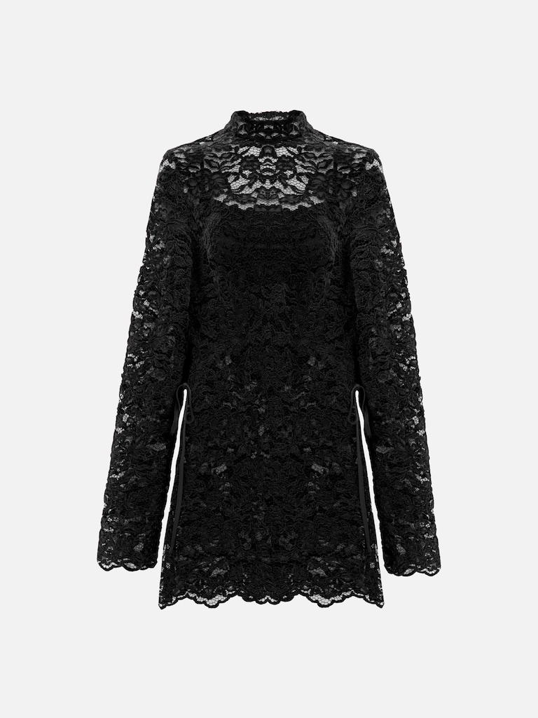 Guipure blouse with monochrome top