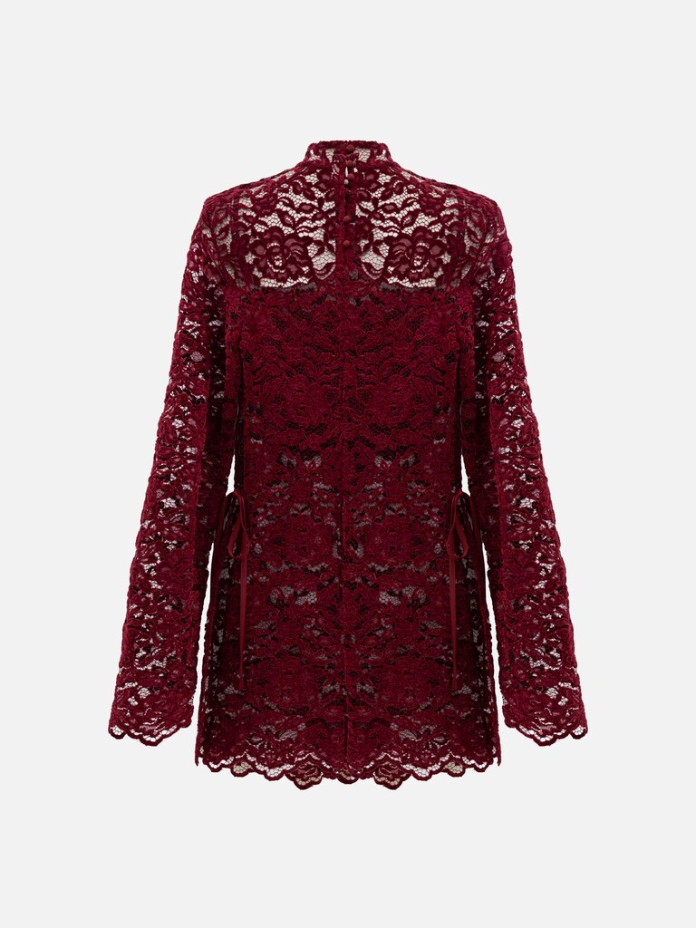 Guipure blouse with monochrome top