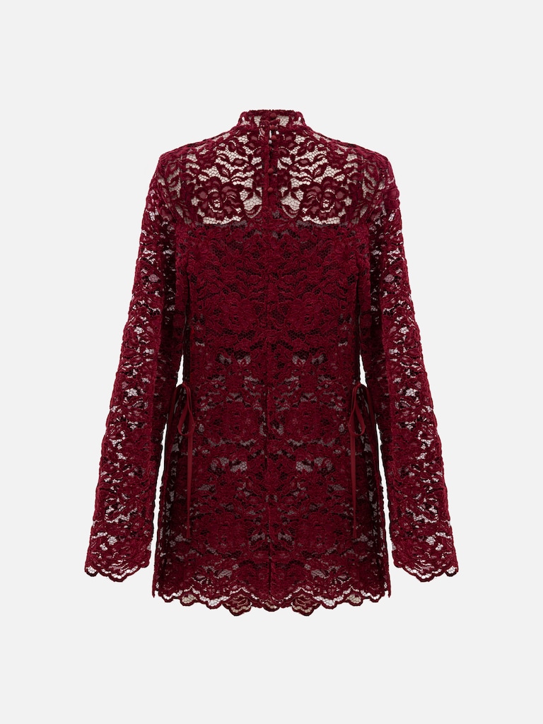 Guipure blouse with monochrome top