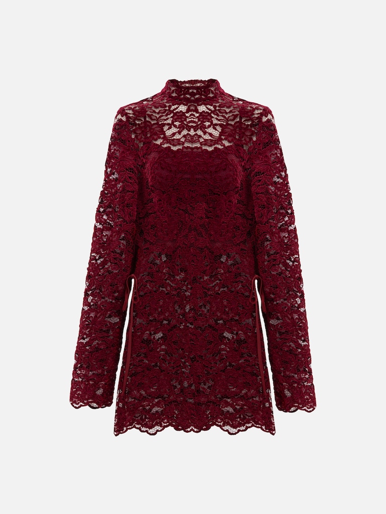 Guipure blouse with monochrome top