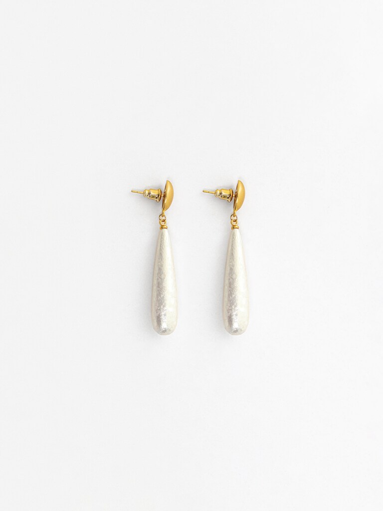 Stud earrings with teardrop pendants