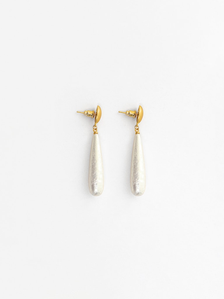 Stud earrings with teardrop pendants