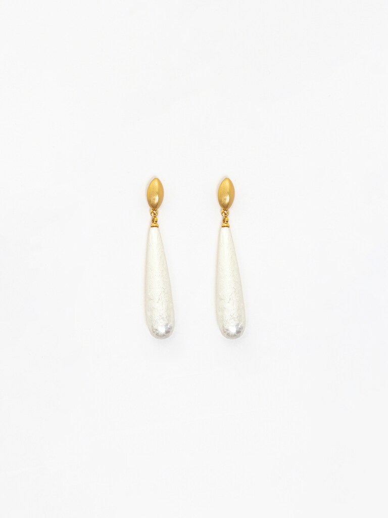 Stud earrings with teardrop pendants