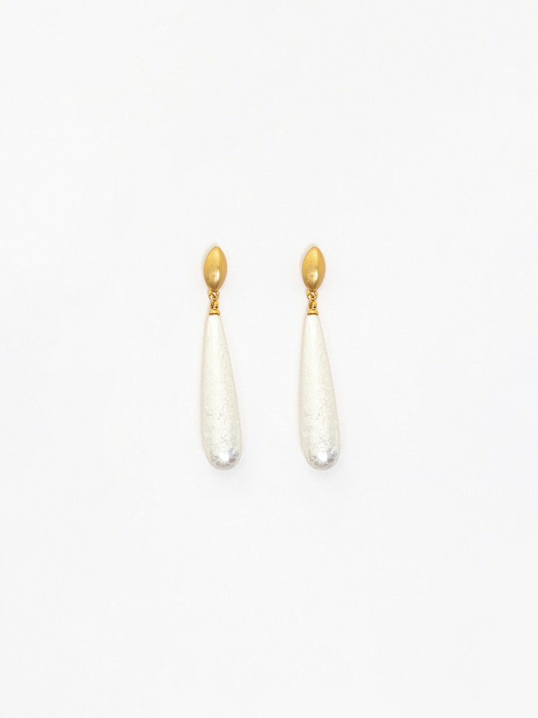Stud earrings with teardrop pendants