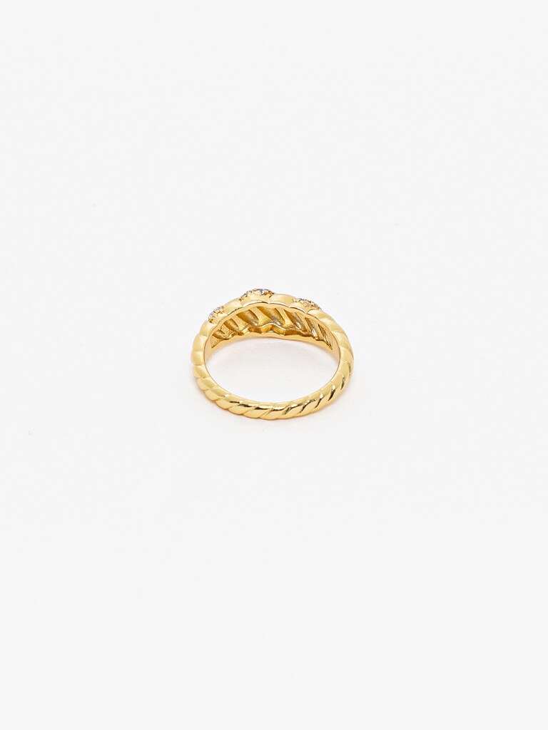 Витое золотистое кольцо со стразами