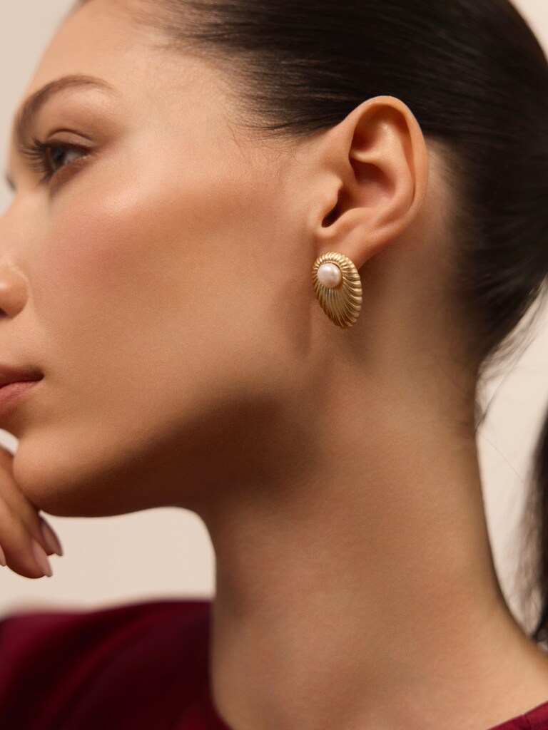 أقراط بيضاوية الشكل ذات نسيج مضلع