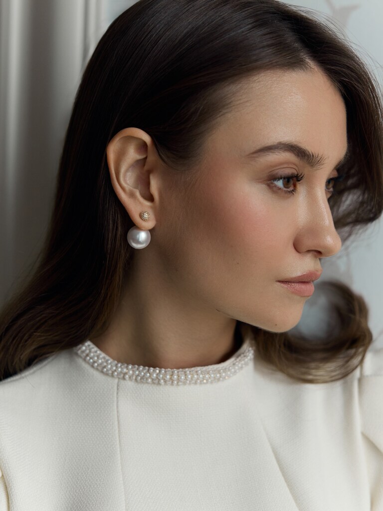 Серьги-пусеты с крупными жемчужинами и стразами