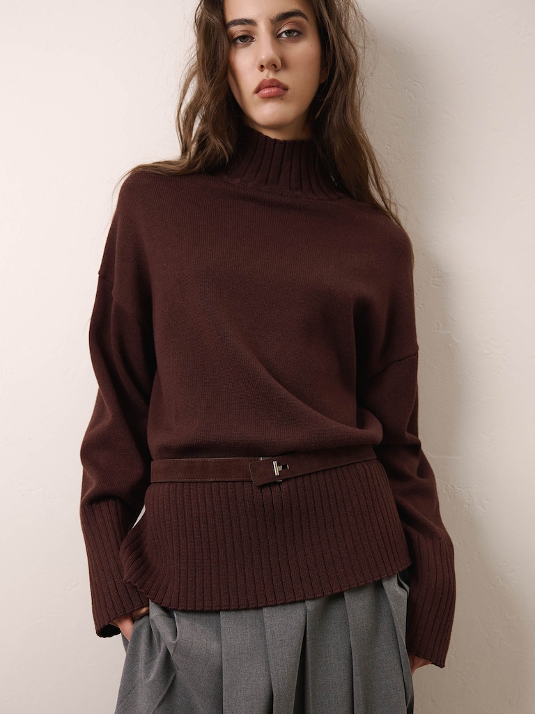 Suede belt with metal buckle