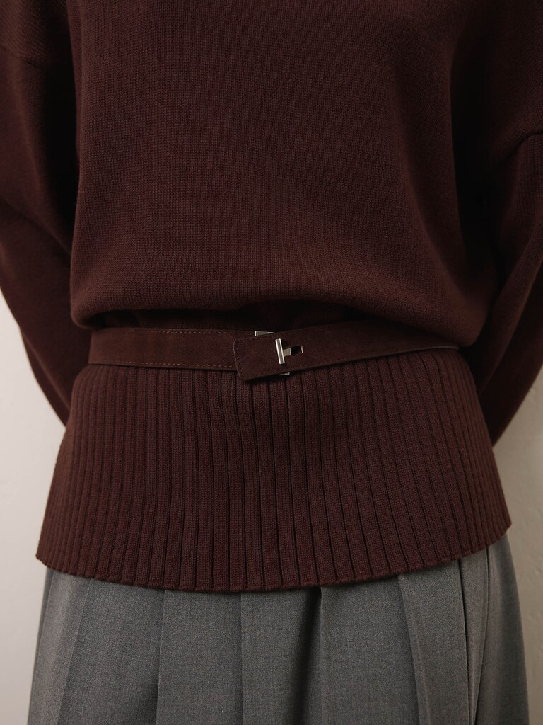 Gürtel aus Wildleder mit Metallschnalle