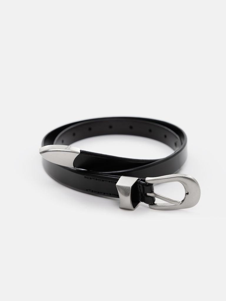 Slim leather belt with metal tip