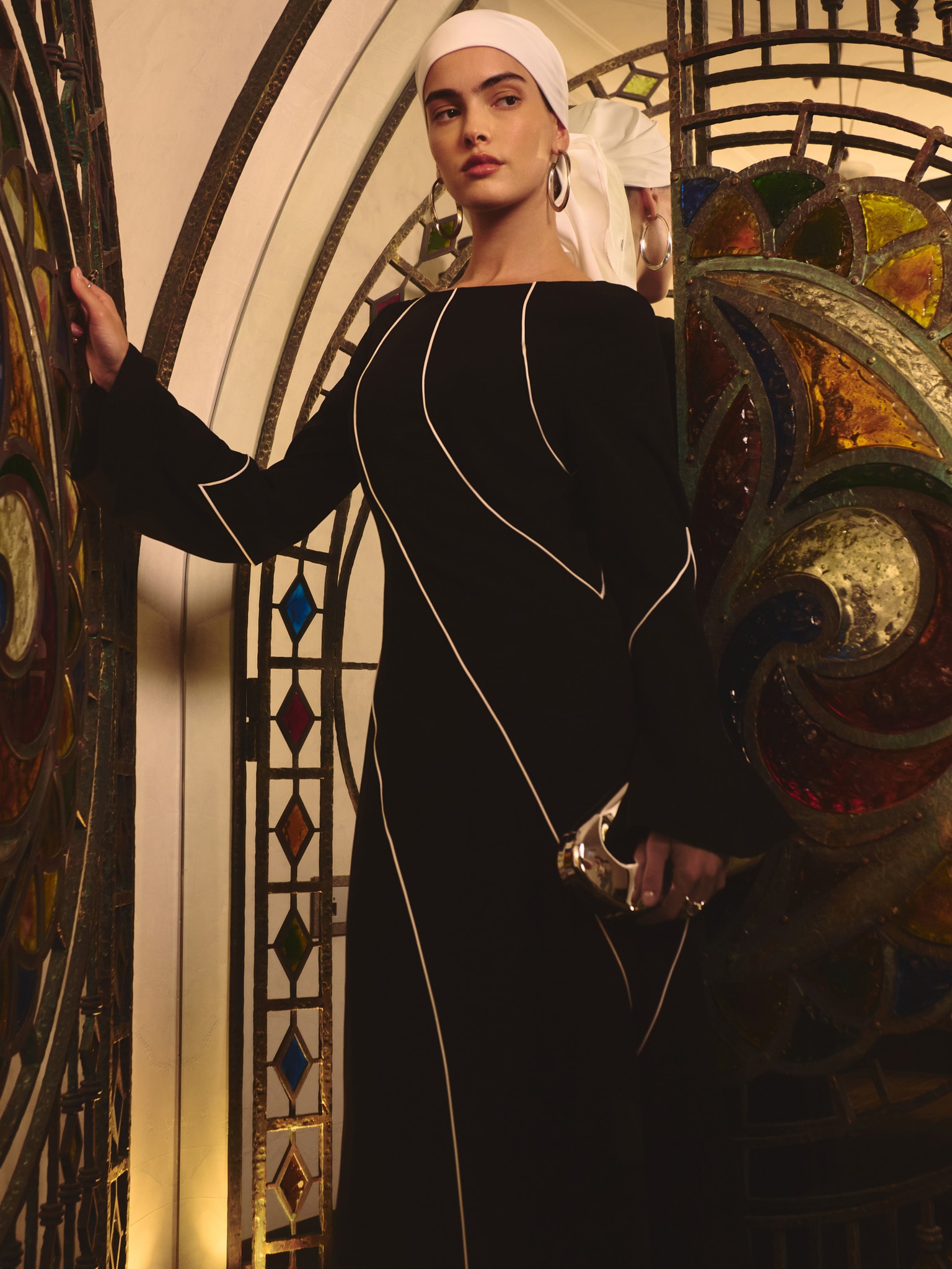 Приталенное платье миди из вискозы с контрастным узором