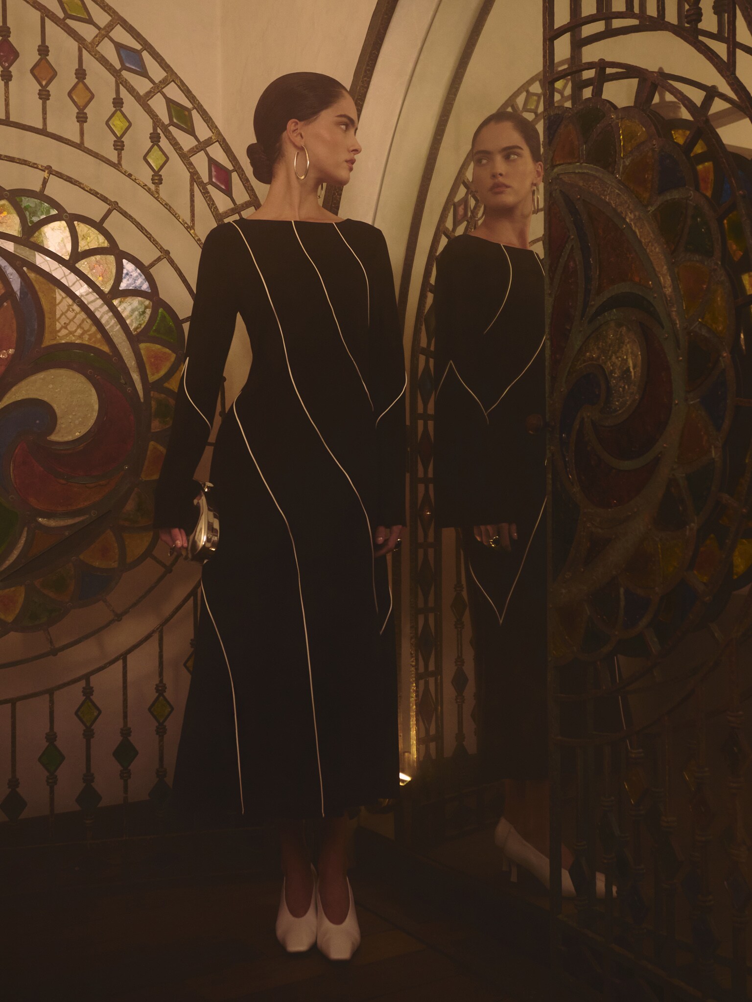 Fitted viscose midi dress with contrasting pattern