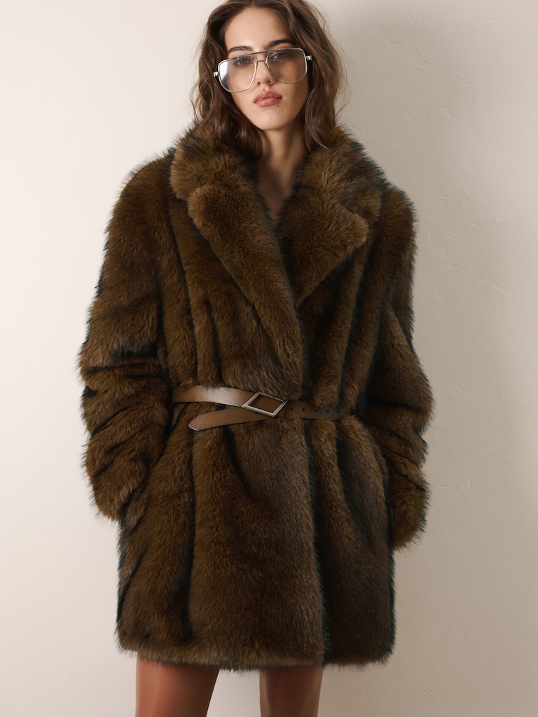 Leather belt with diamond-shaped buckle