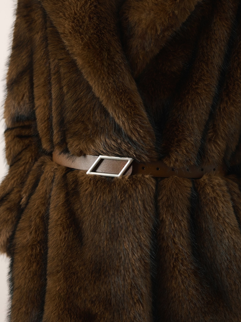 Leather belt with diamond-shaped buckle