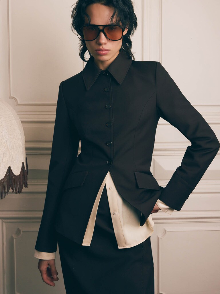 Fitted jacket with triangular collar