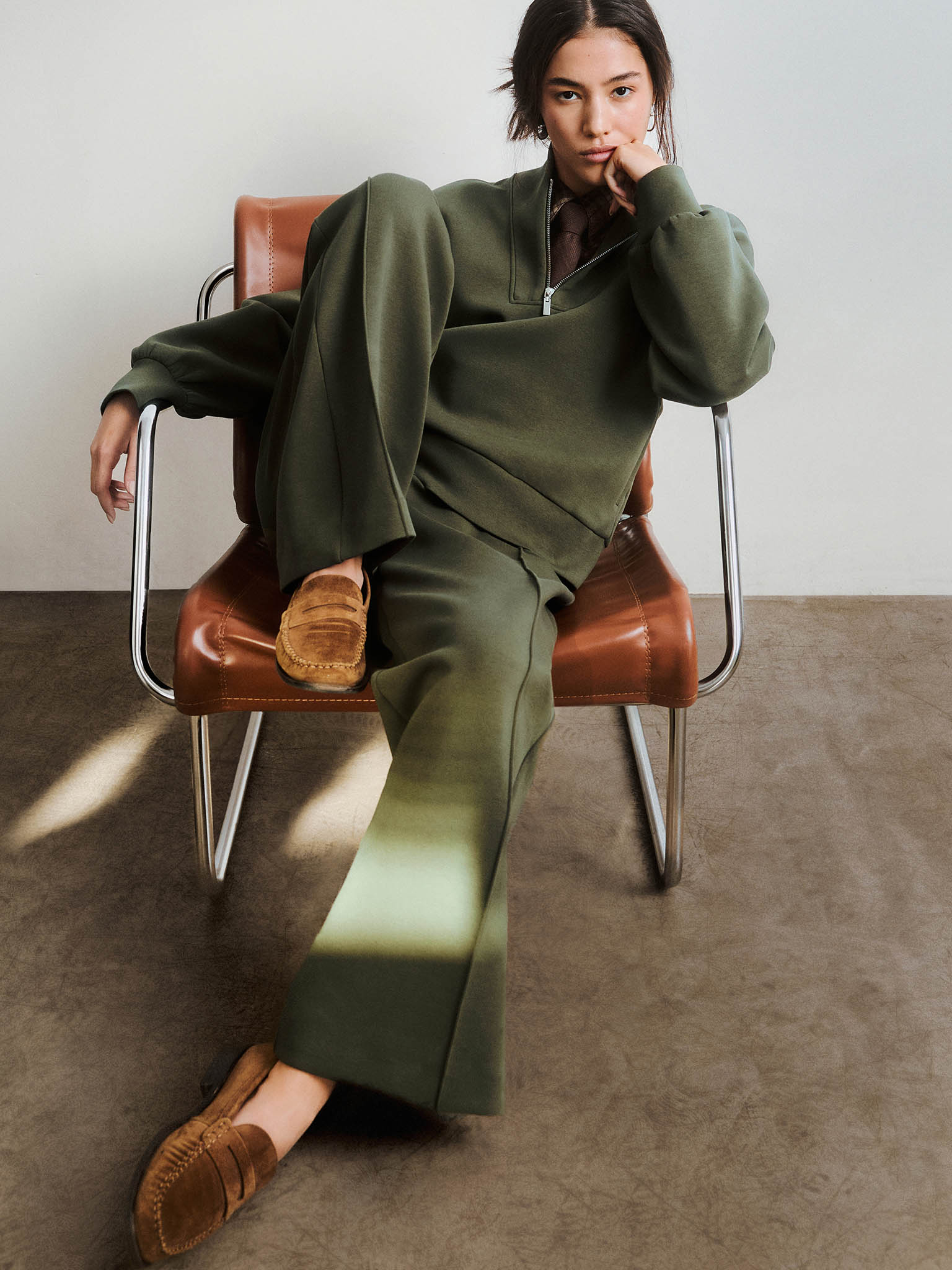 Толстовка из футера с молнией на воротнике