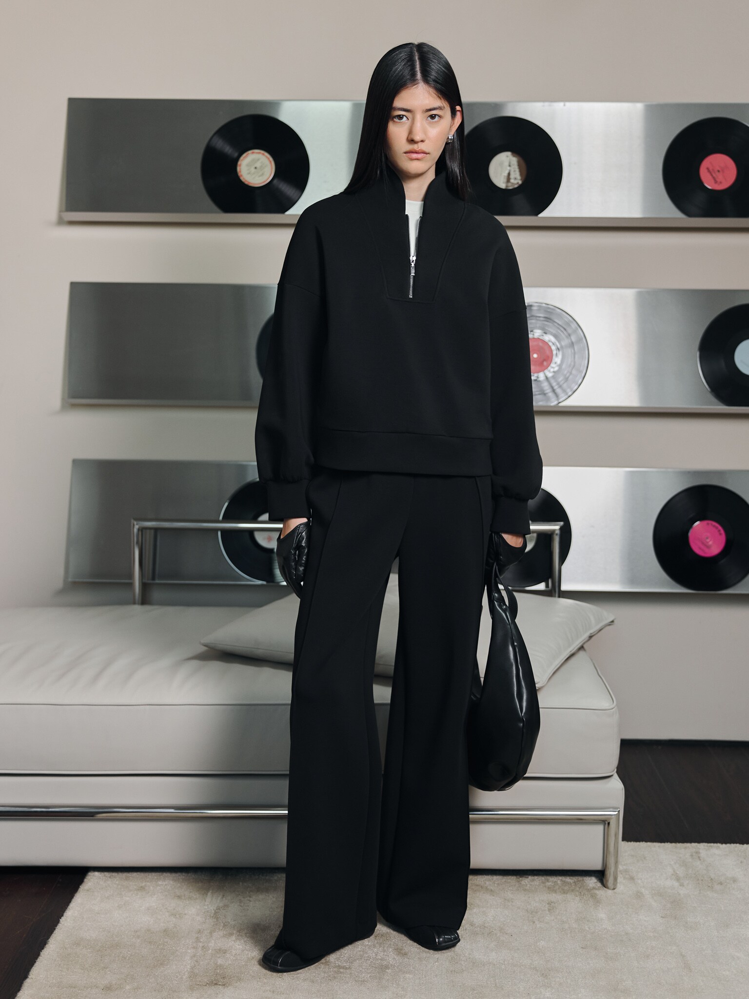 Loose french terry trousers with stitching on the pant legs