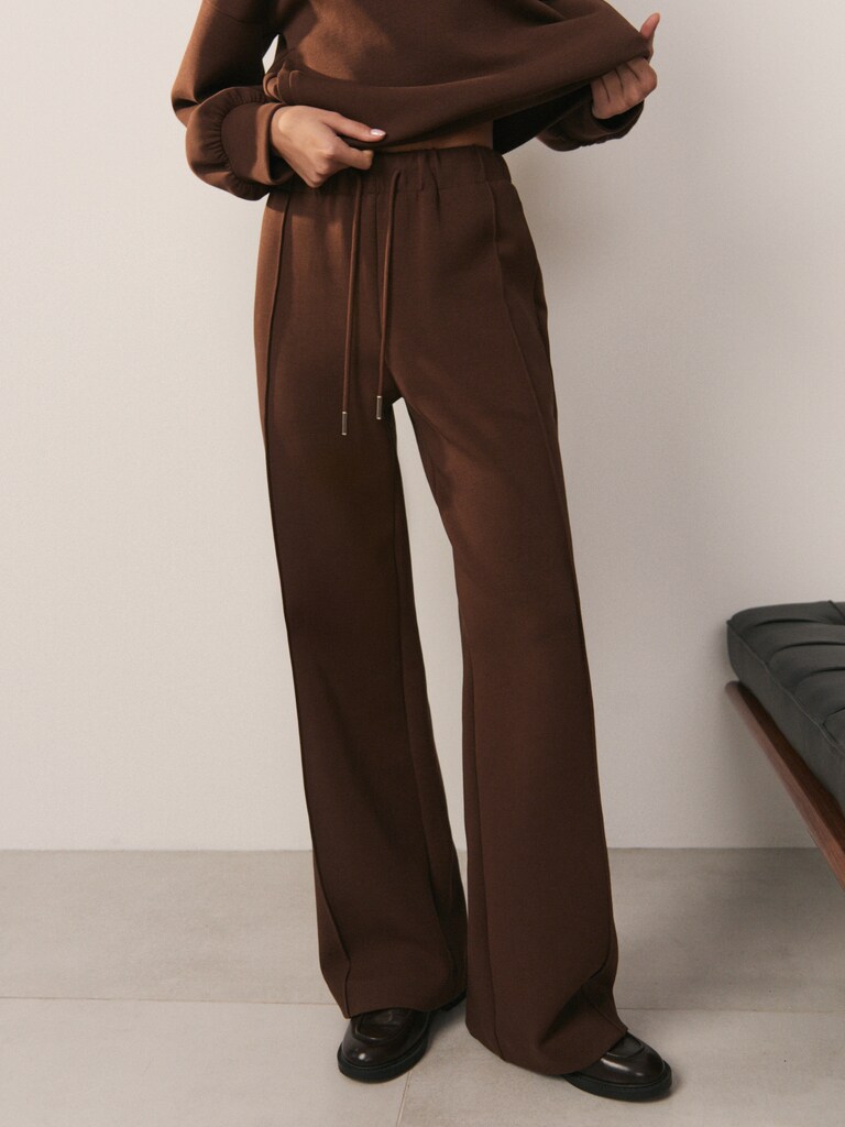 Loose french terry trousers with stitching on the pant legs