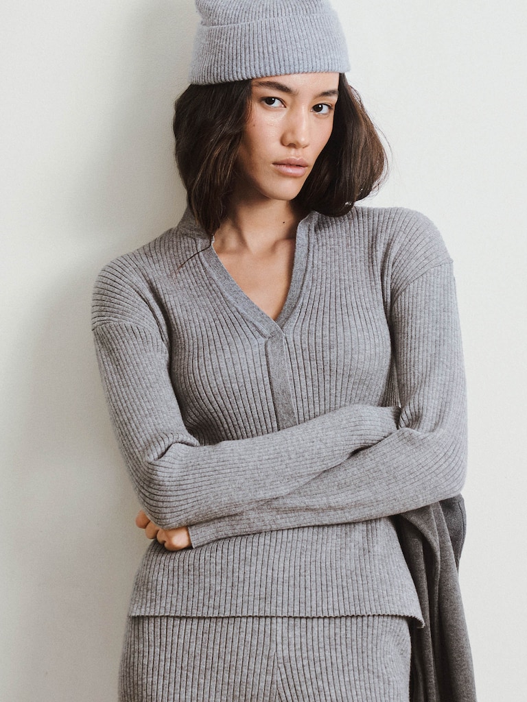 Rib-knit jumper with a stand-up collar