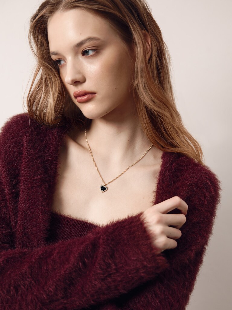 Золотистая цепь с кулоном в виде сердца