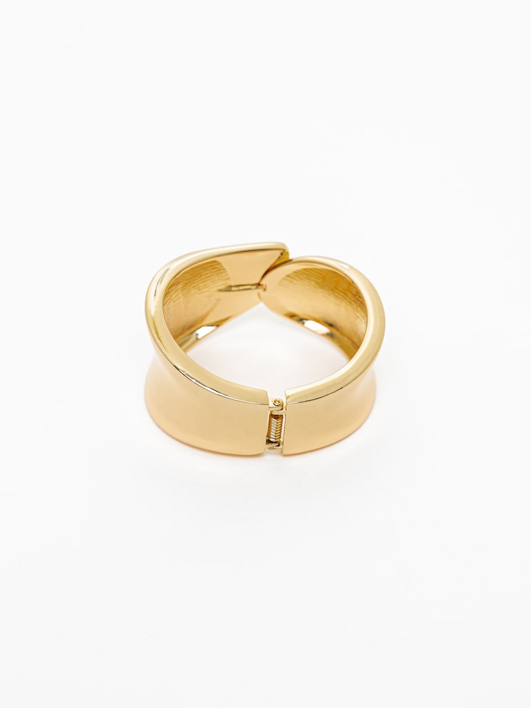 Изогнутый браслет из гладкого металла