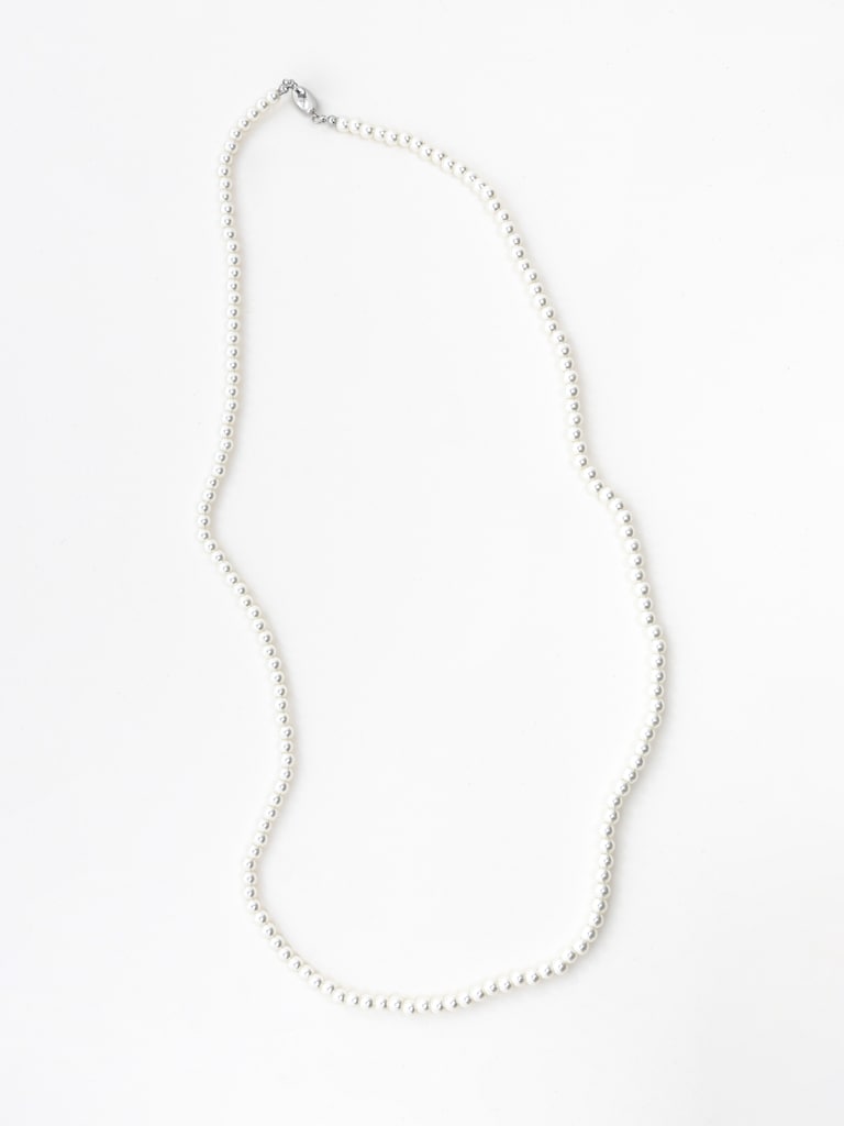 Long pearl necklace