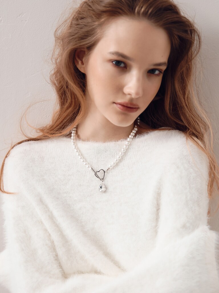 Pearl necklace with toggle clasp