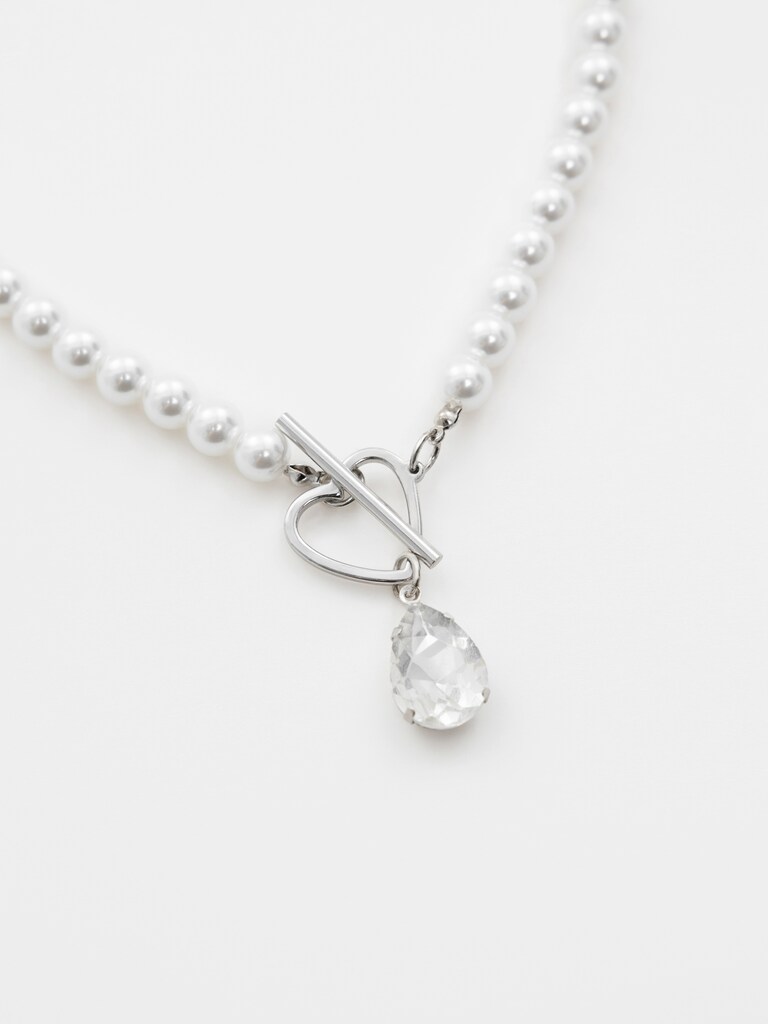 Pearl necklace with toggle clasp