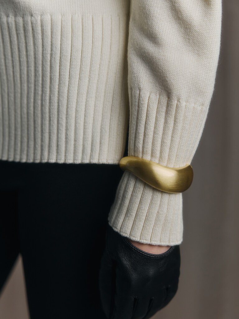 Curved matte metal bracelet