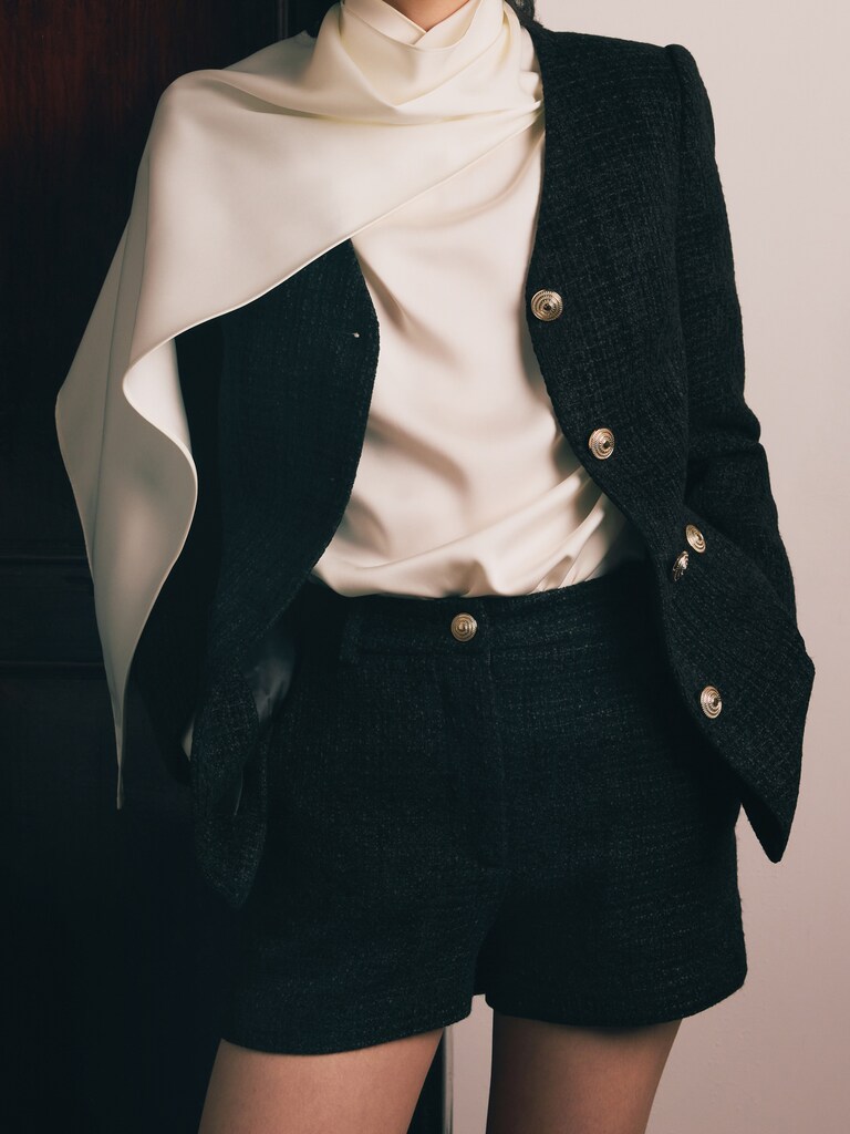 جاكيت تويد مزود بتركيبات ذهبية