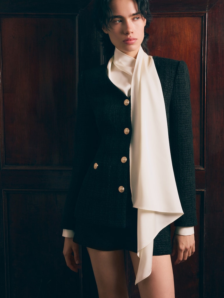 Fitted tweed jacket with golden fittings