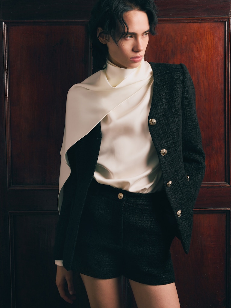 Minishorts aus Tweed mit goldfarbenen Details