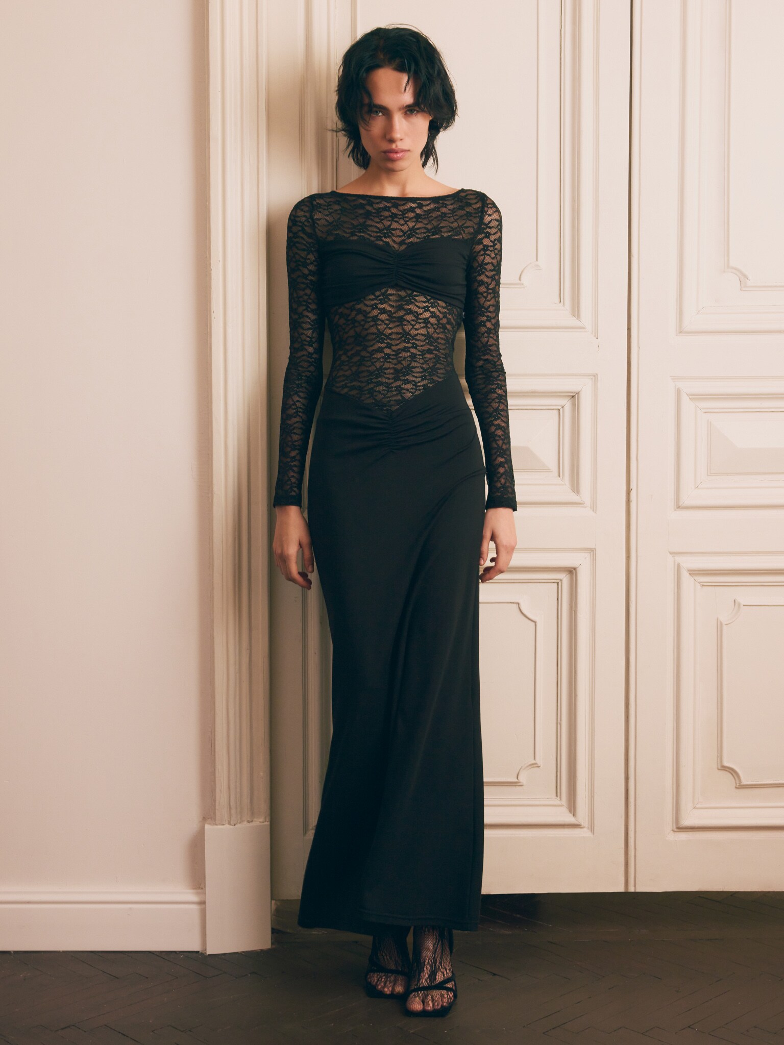 Robe longue avec corsage en dentelle :: LICHI Online fashion store