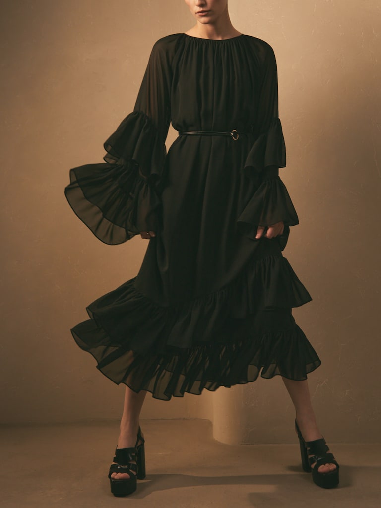 Robe midi en mousseline de soie avec volants volumineux et ceinture en similicuir