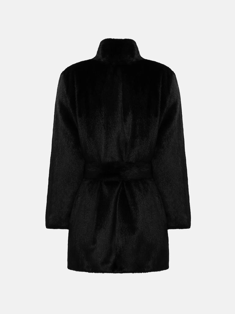 Manteau court en éco-fourrure avec ceinture assortie
