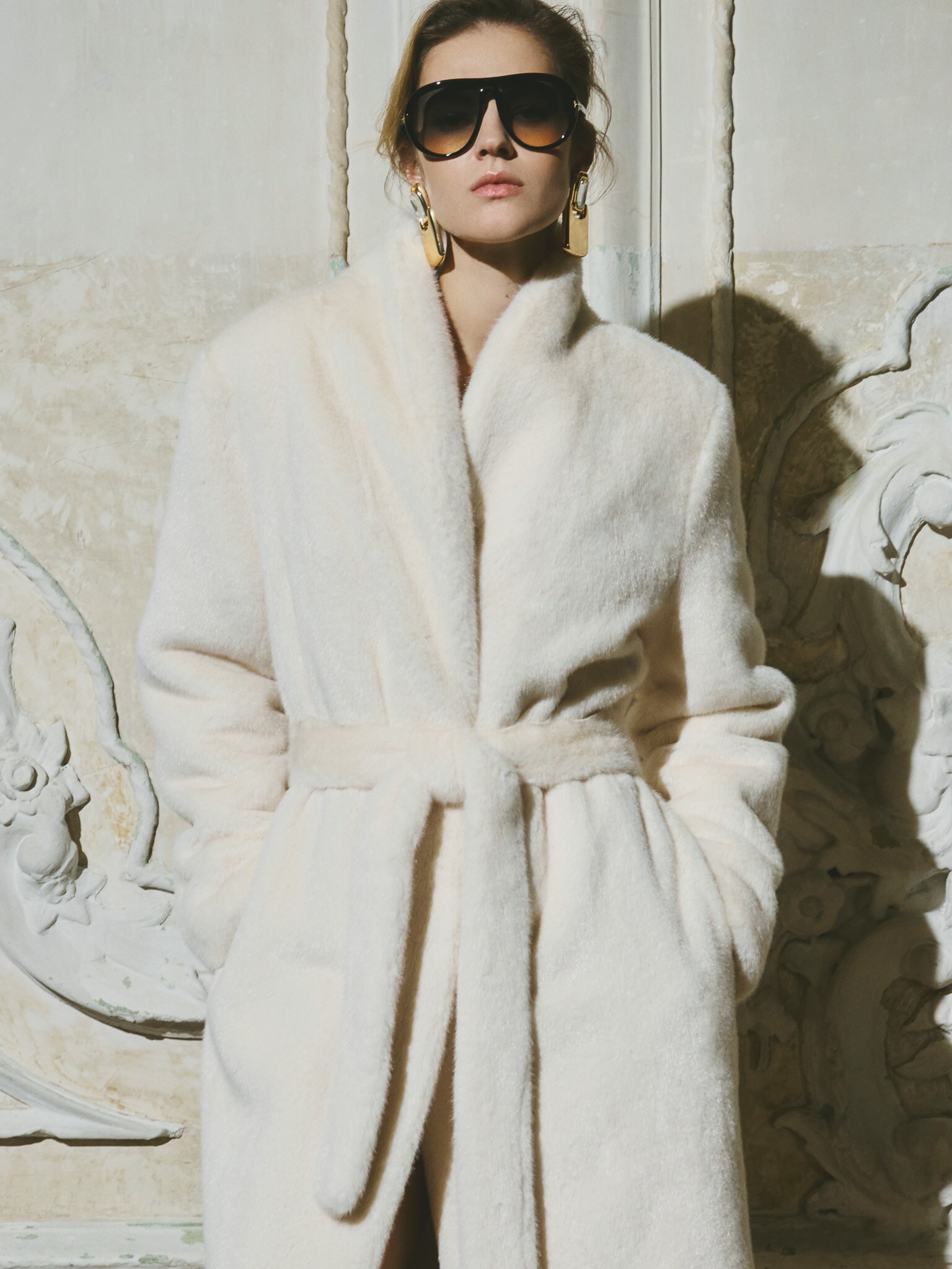 Maxi eco-fur coat with a high collar and matching belt