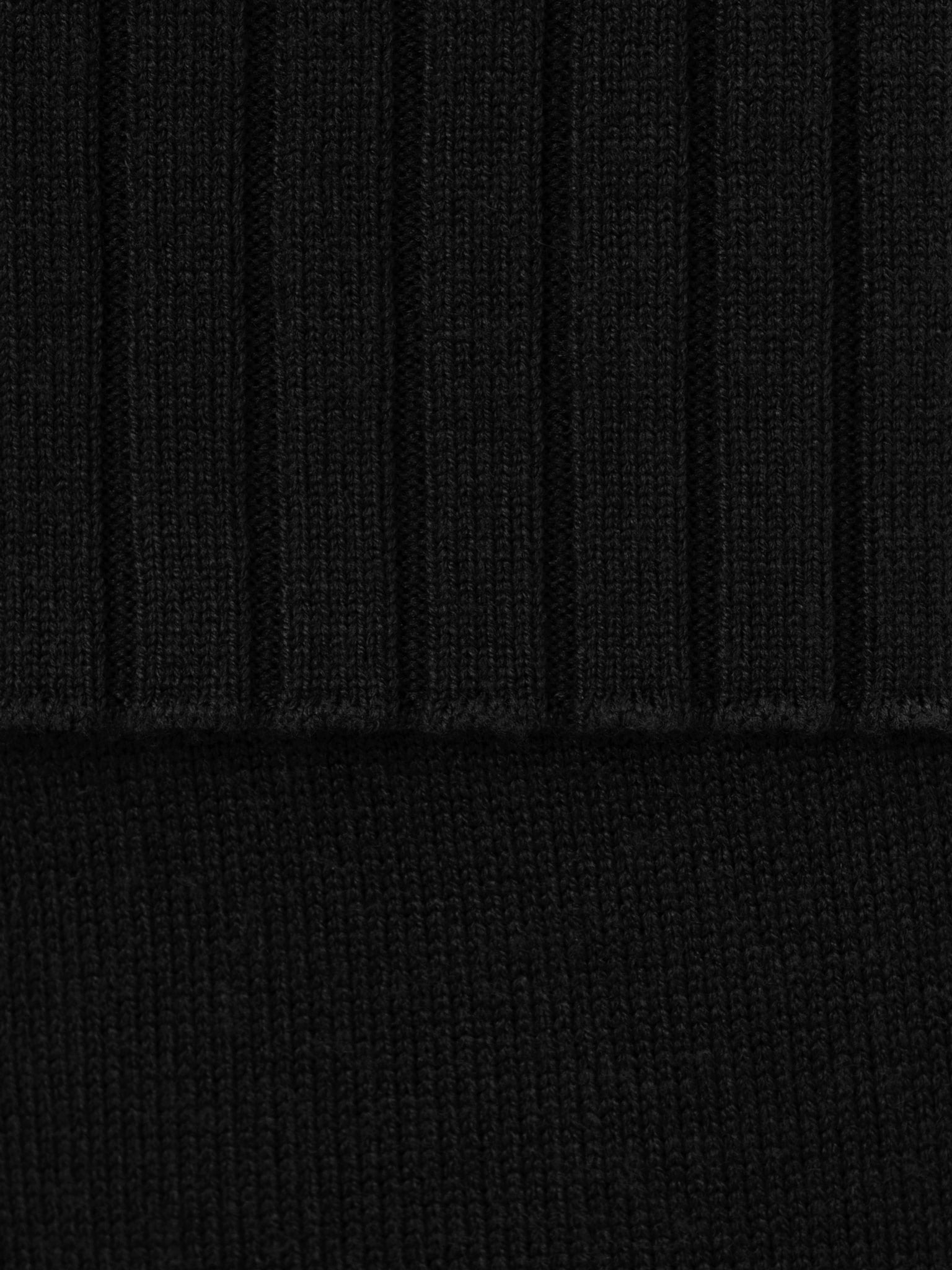 Rozkloszowane dzianinowe spodnie