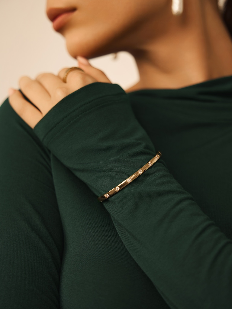 Тонкий браслет с круглыми кристаллами