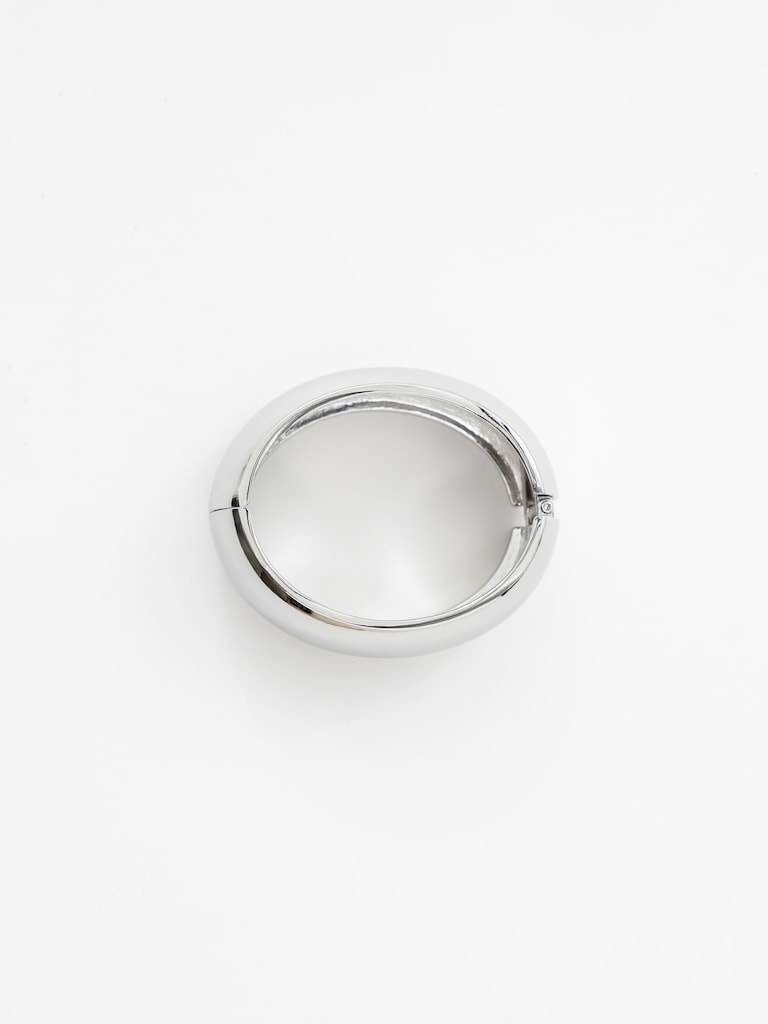 Wide round bracelet in smooth metal