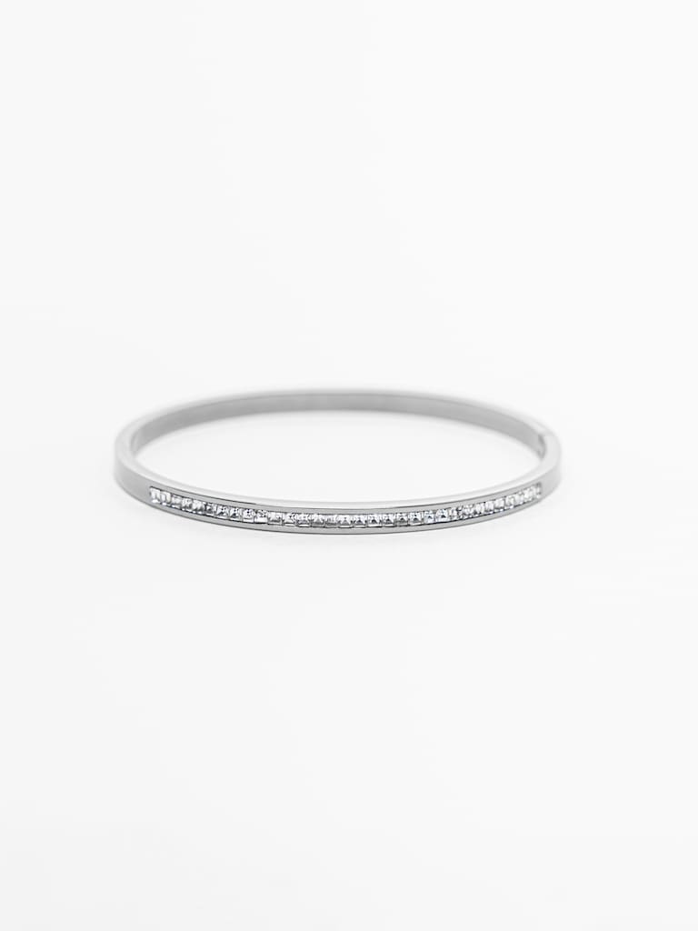 Браслет из гладкого металла со стразами