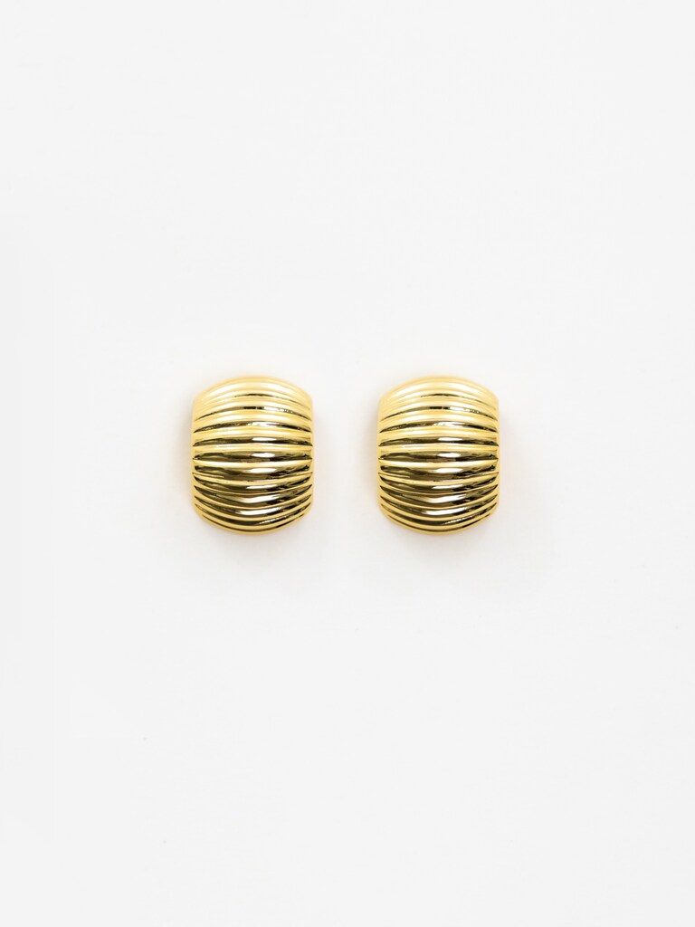 Voluminous stud earrings with ribbed texture
